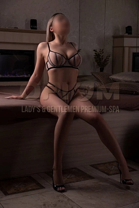 Девушка массажистка Полина, салон Opium Spa